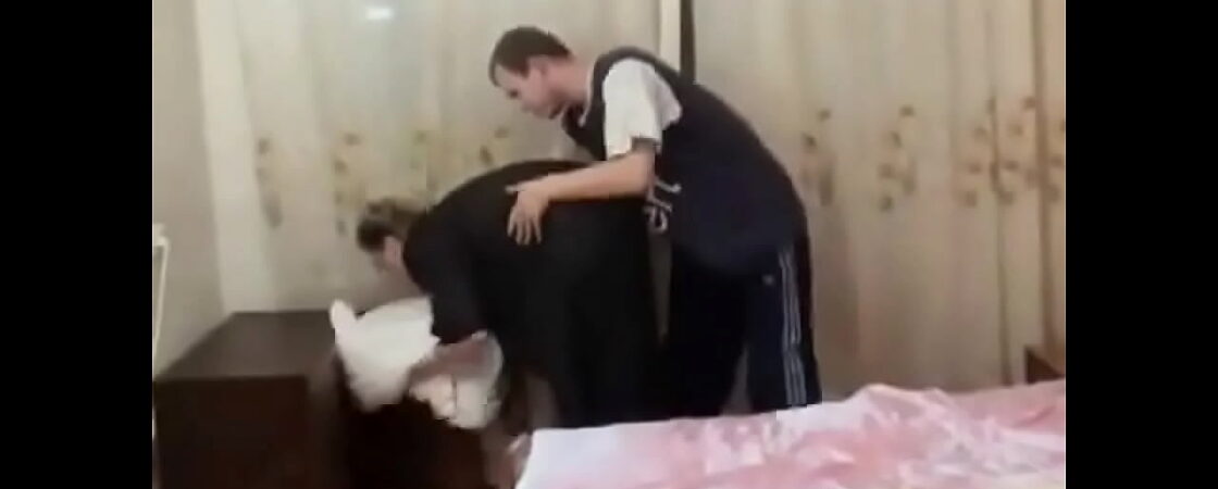 سكس اغتصاب - ولد مراهق يغتصب الخادمه وينيكها غصب